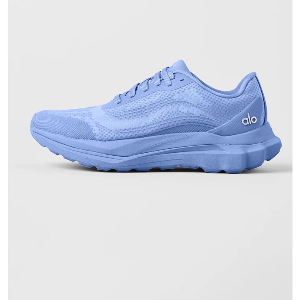 ALO Yoga Women's Crystal Clear Blue Runner Shoes NWT (W 8.5/ M7)